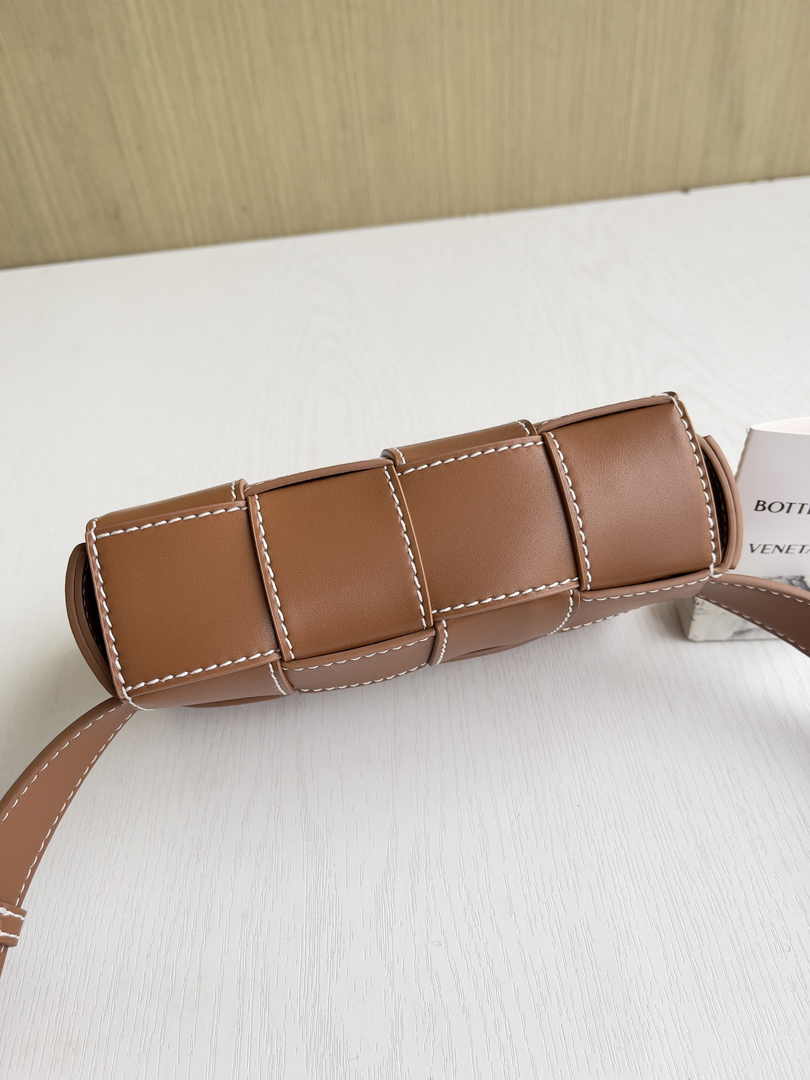 Bottega Veneta Cassette Belt Bag 738000 Lambskin Brown