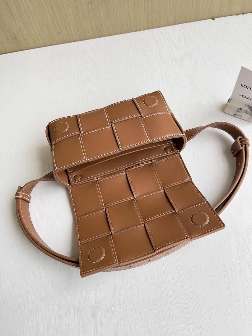 Bottega Veneta Cassette Belt Bag 738000 Lambskin Brown