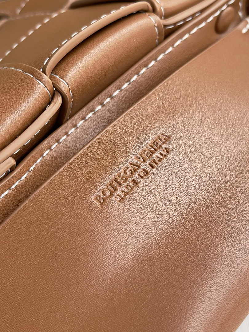 Bottega Veneta Cassette Belt Bag 738000 Lambskin Brown