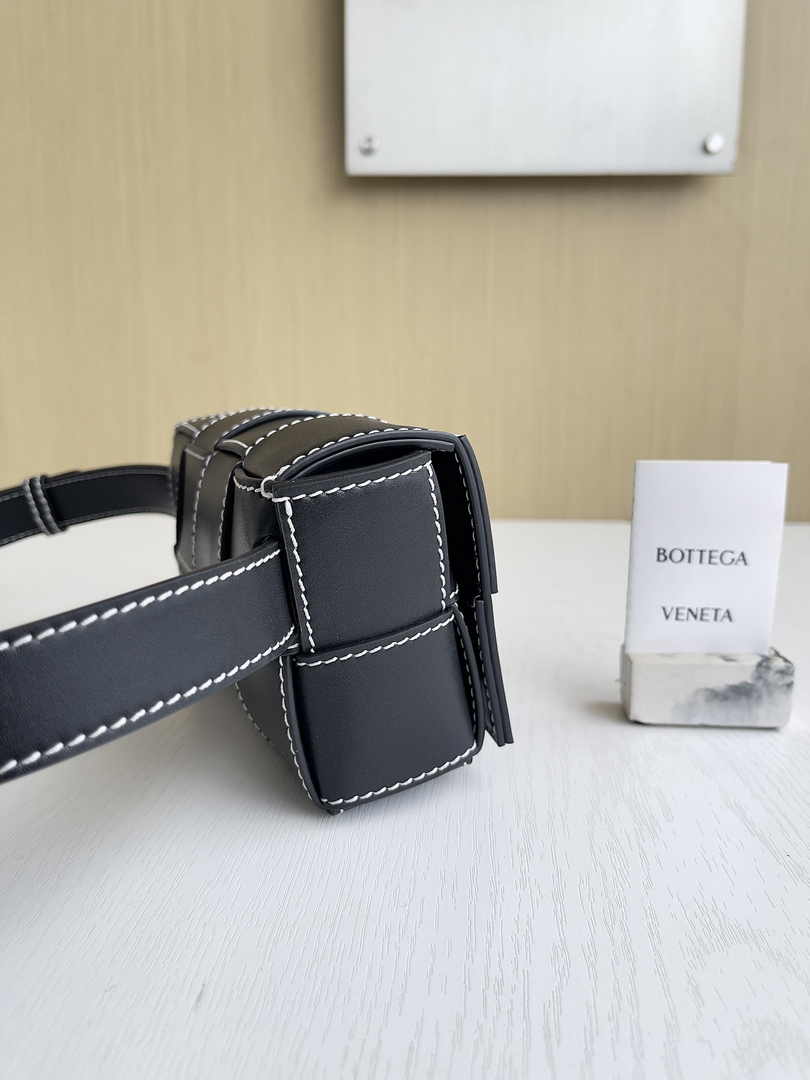 Bottega Veneta Cassette Belt Bag 738000 Lambskin Black
