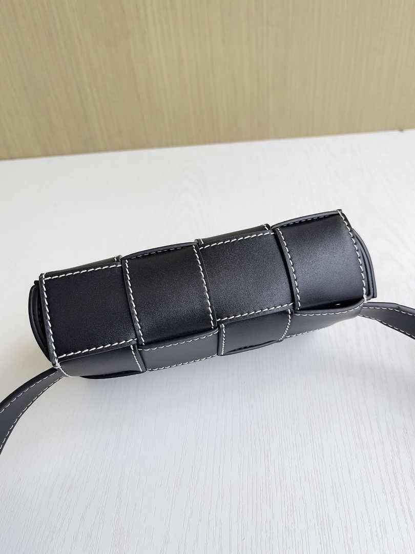 Bottega Veneta Cassette Belt Bag 738000 Lambskin Black