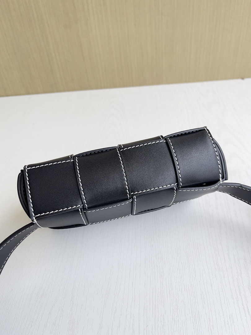 Bottega Veneta Cassette Belt Bag 738000 Lambskin Black