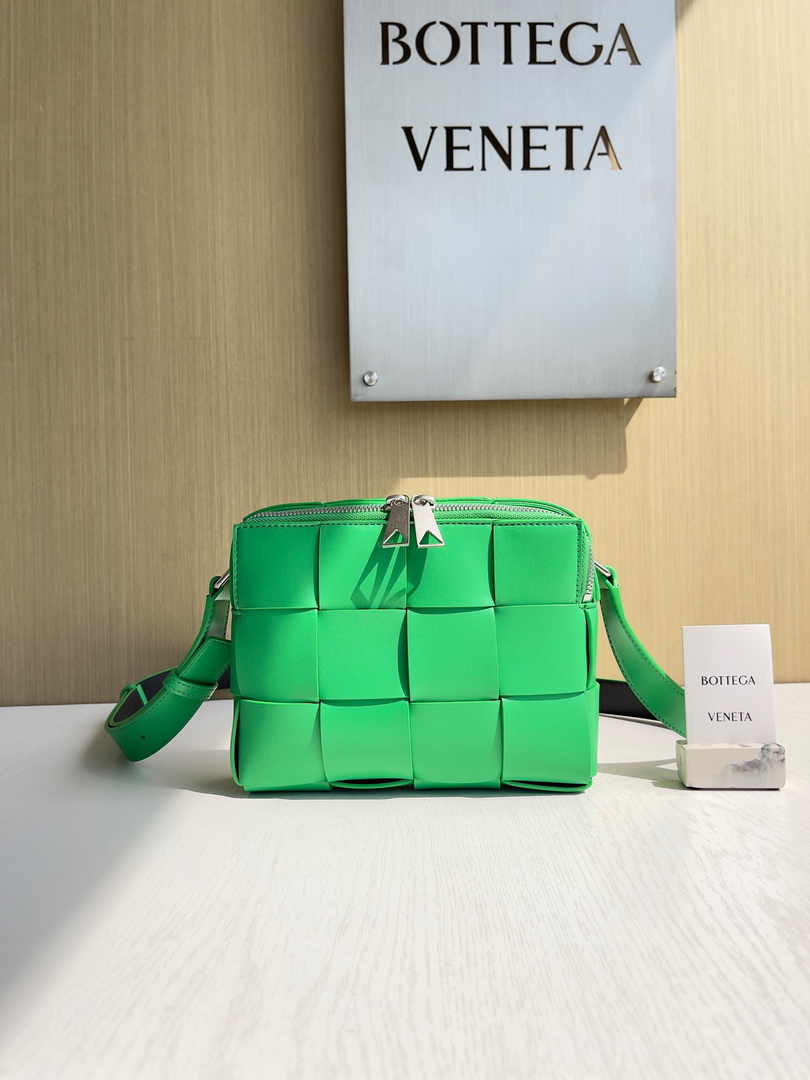 Bottega Veneta Cassette Camera Bag 730027 Calfskin Green