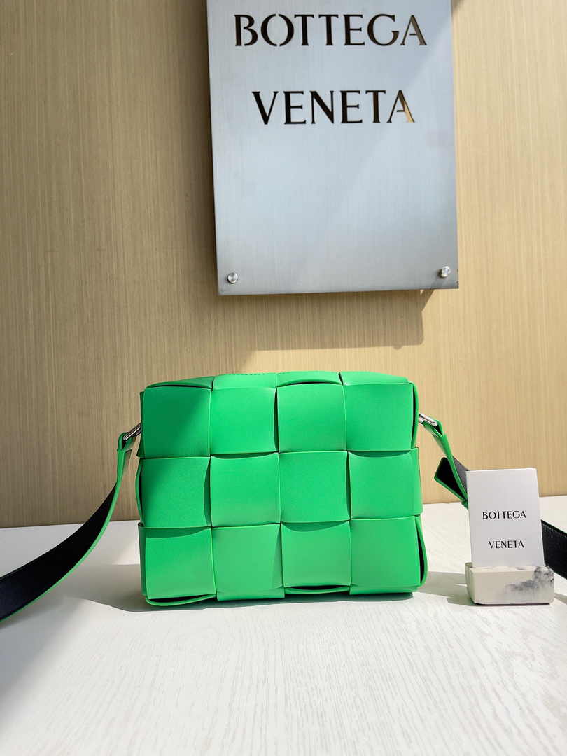 Bottega Veneta Cassette Camera Bag 730027 Calfskin Green
