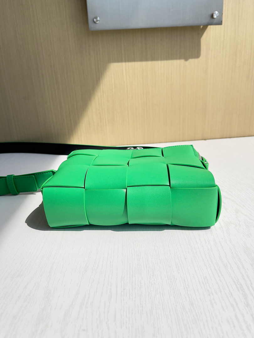 Bottega Veneta Cassette Camera Bag 730027 Calfskin Green