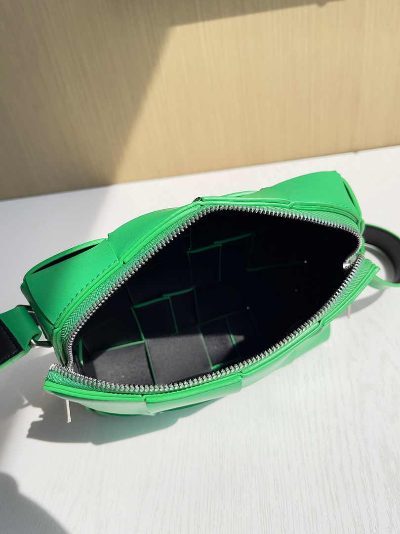 Bottega Veneta Cassette Camera Bag 730027 Calfskin Green
