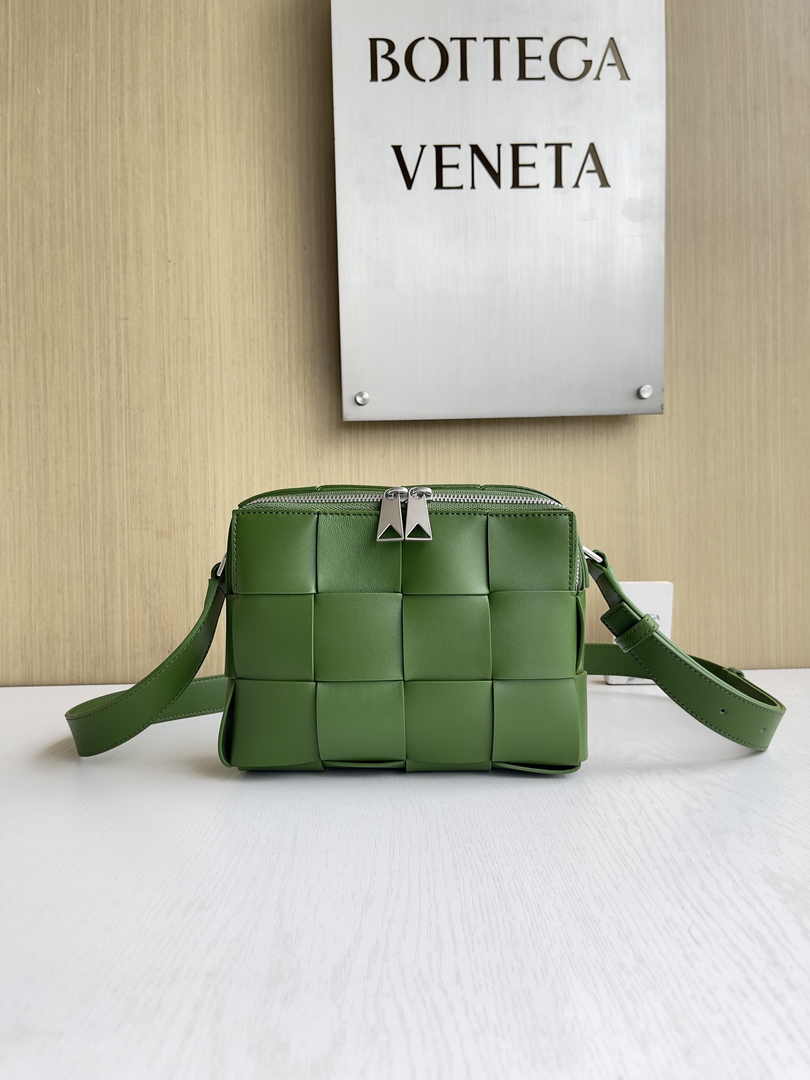 Bottega Veneta Cassette Camera Bag 730027 Calfskin Dark Green