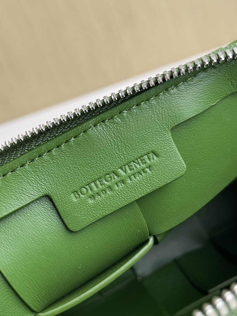 Bottega Veneta Cassette Camera Bag 730027 Calfskin Dark Green