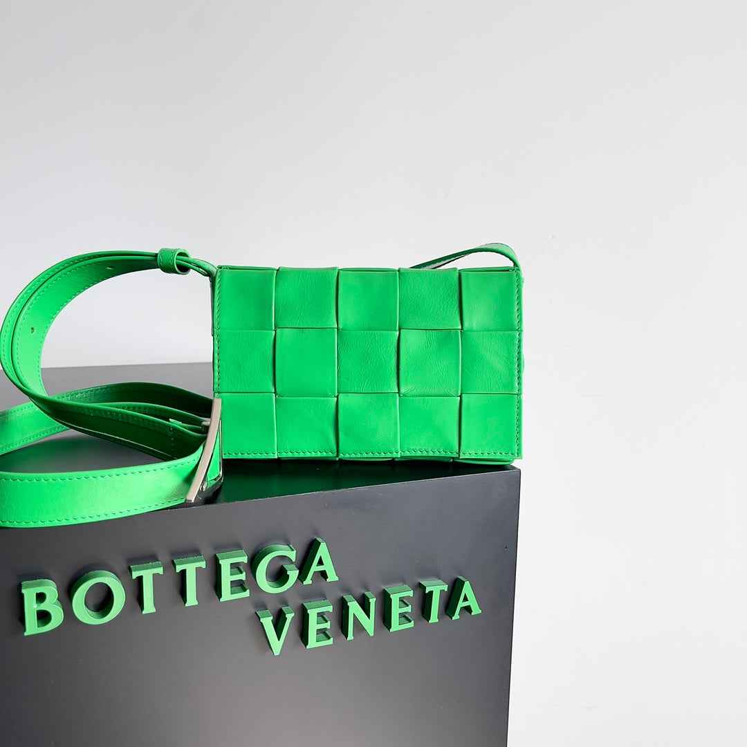 Bottega Veneta Cassette Small 717587 Lambskin Green