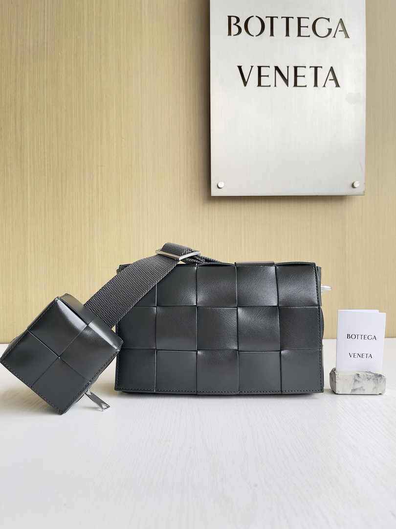 Bottega Veneta Cassette With Versatile Strap 741777 Calfskin Dark Green