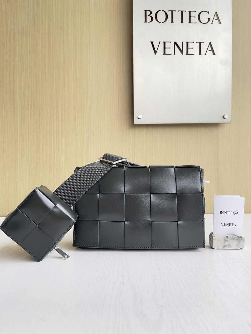Bottega Veneta Cassette With Versatile Strap 741777 Calfskin Dark Green