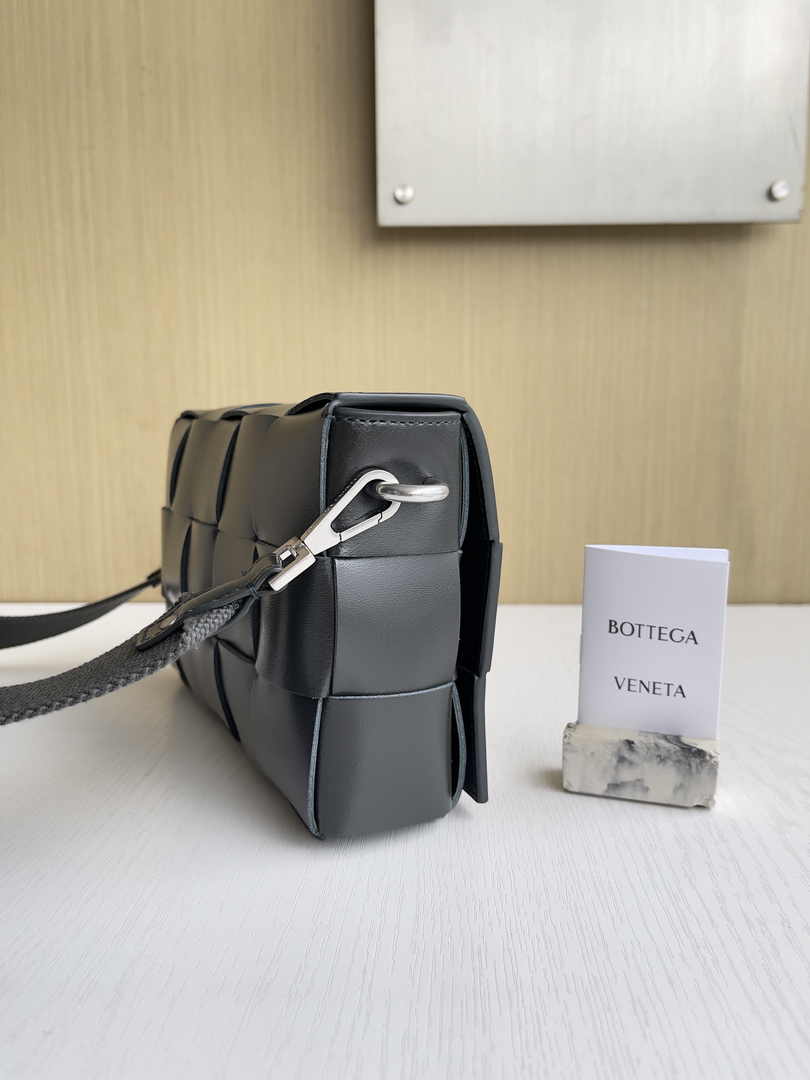 Bottega Veneta Cassette With Versatile Strap 741777 Calfskin Dark Green