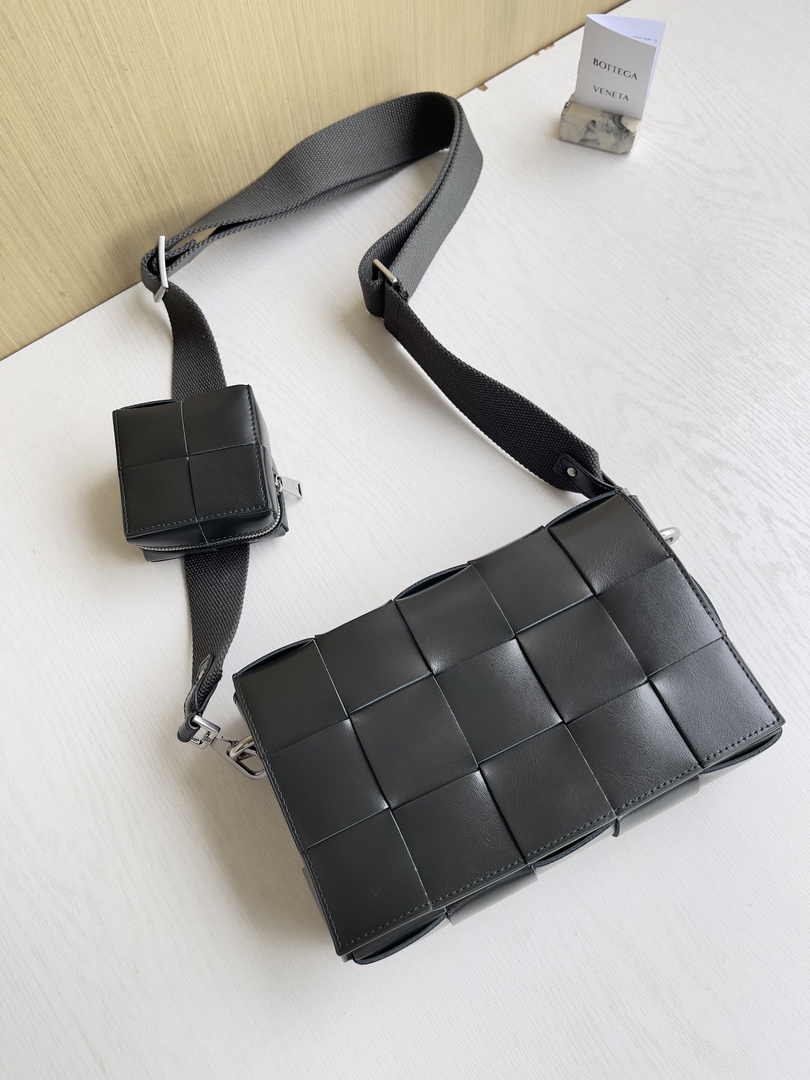 Bottega Veneta Cassette With Versatile Strap 741777 Calfskin Dark Green