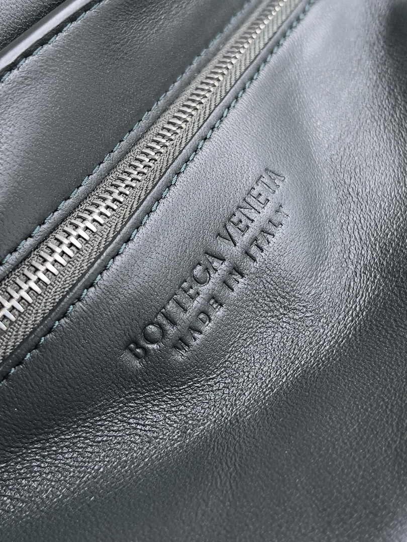 Bottega Veneta Cassette With Versatile Strap 741777 Calfskin Dark Green