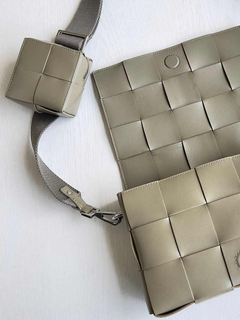 Bottega Veneta Cassette With Versatile Strap 741777 Calfskin Light Gray