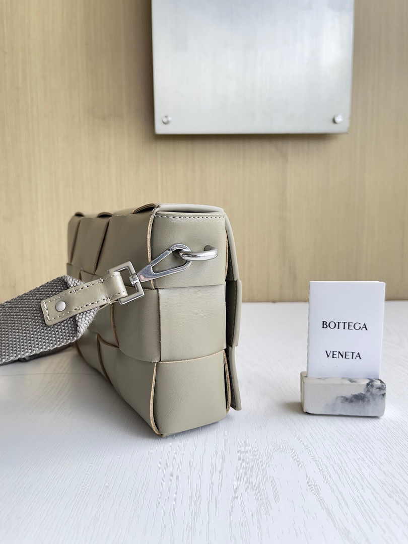 Bottega Veneta Cassette With Versatile Strap 741777 Calfskin Light Gray