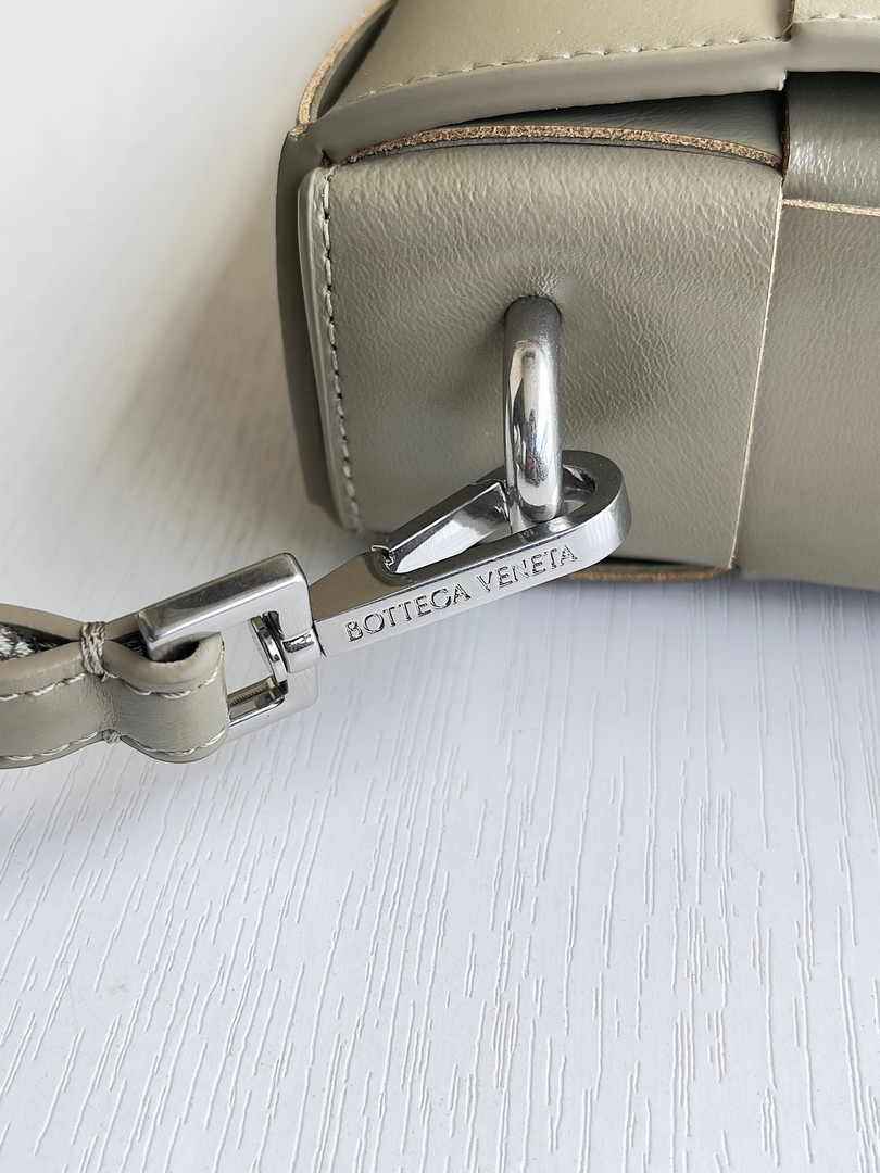 Bottega Veneta Cassette With Versatile Strap 741777 Calfskin Light Gray