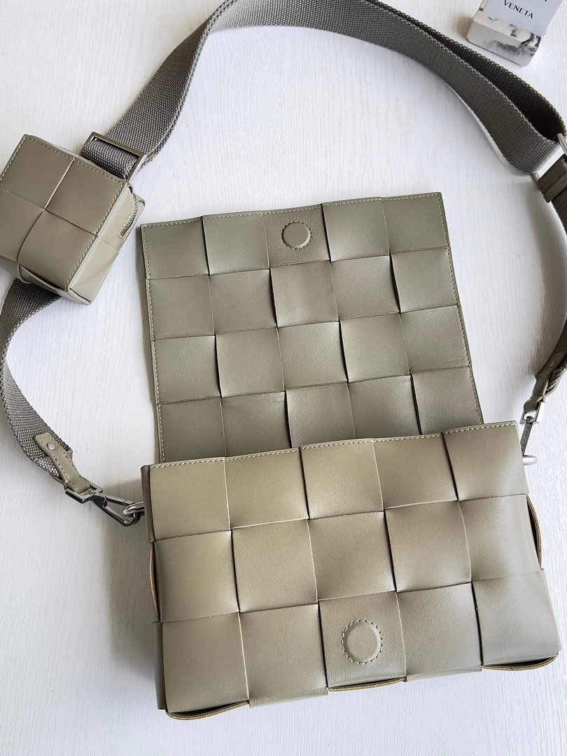 Bottega Veneta Cassette With Versatile Strap 741777 Calfskin Light Gray