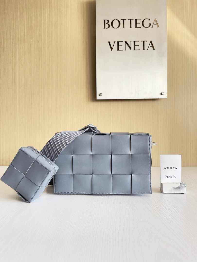 Bottega Veneta Cassette With Versatile Strap 741777 Calfskin Gray