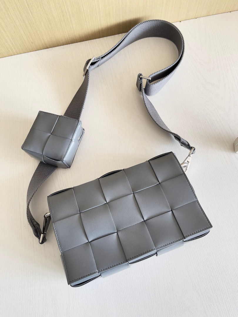 Bottega Veneta Cassette With Versatile Strap 741777 Calfskin Gray