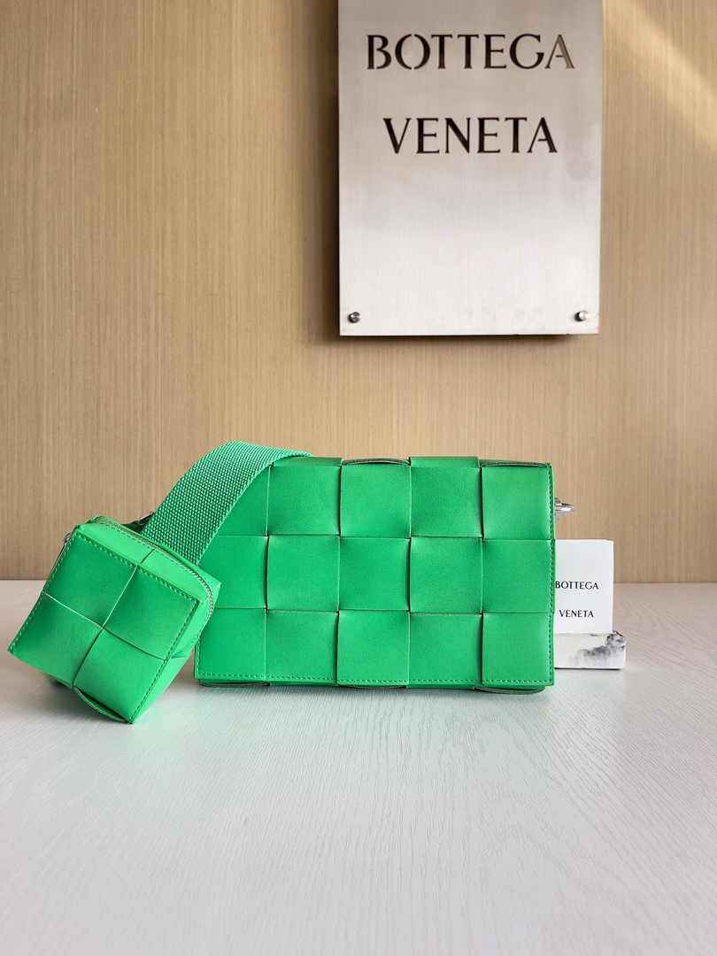Bottega Veneta Cassette With Versatile Strap 741777 Calfskin Green