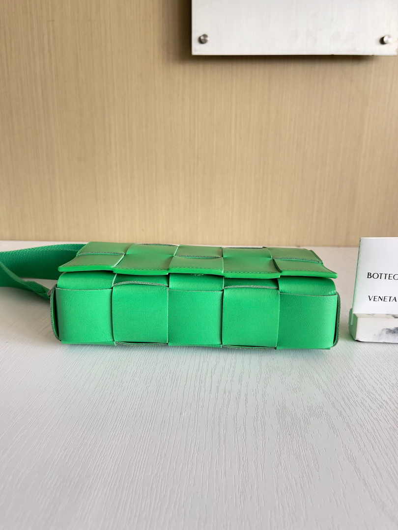 Bottega Veneta Cassette With Versatile Strap 741777 Calfskin Green