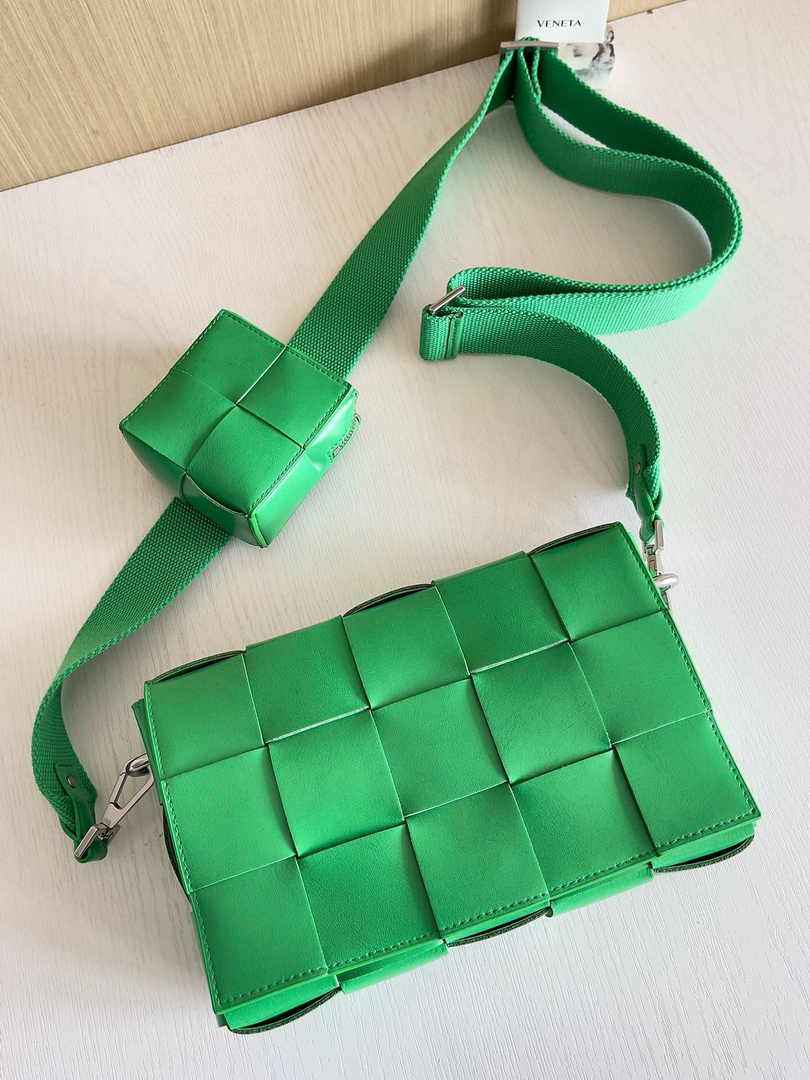 Bottega Veneta Cassette With Versatile Strap 741777 Calfskin Green