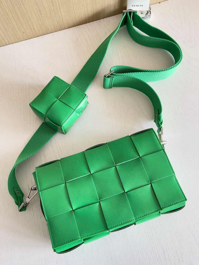 Bottega Veneta Cassette With Versatile Strap 741777 Calfskin Green