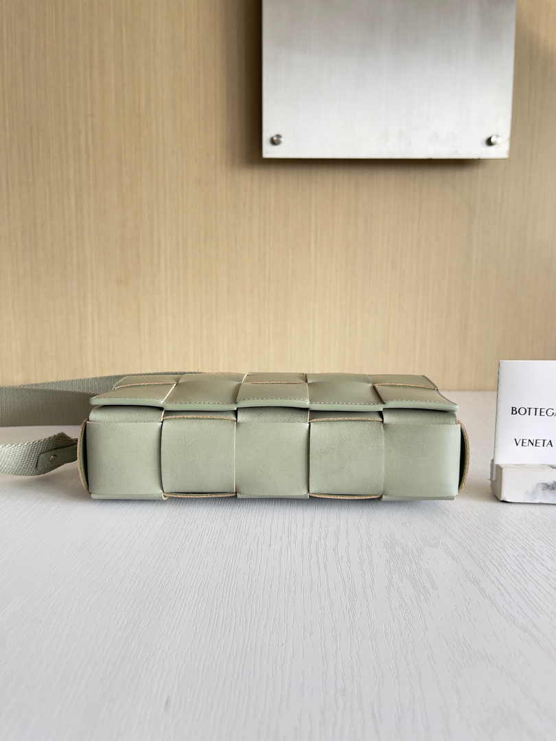 Bottega Veneta Cassette With Versatile Strap 741777 Calfskin Light Green