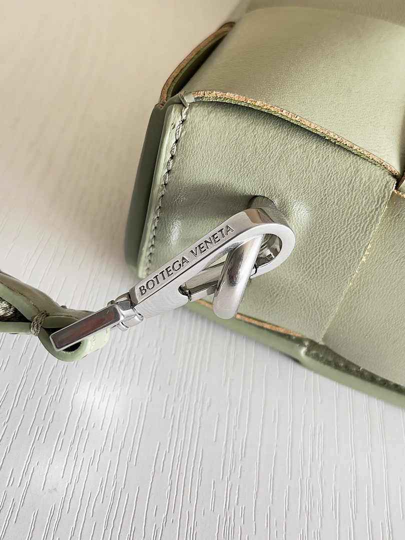 Bottega Veneta Cassette With Versatile Strap 741777 Calfskin Light Green