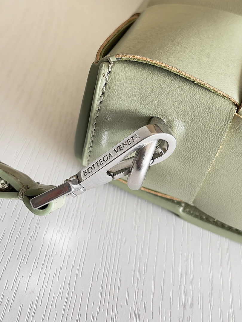 Bottega Veneta Cassette With Versatile Strap 741777 Calfskin Light Green