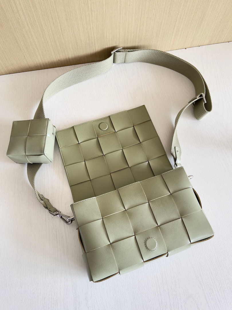Bottega Veneta Cassette With Versatile Strap 741777 Calfskin Light Green