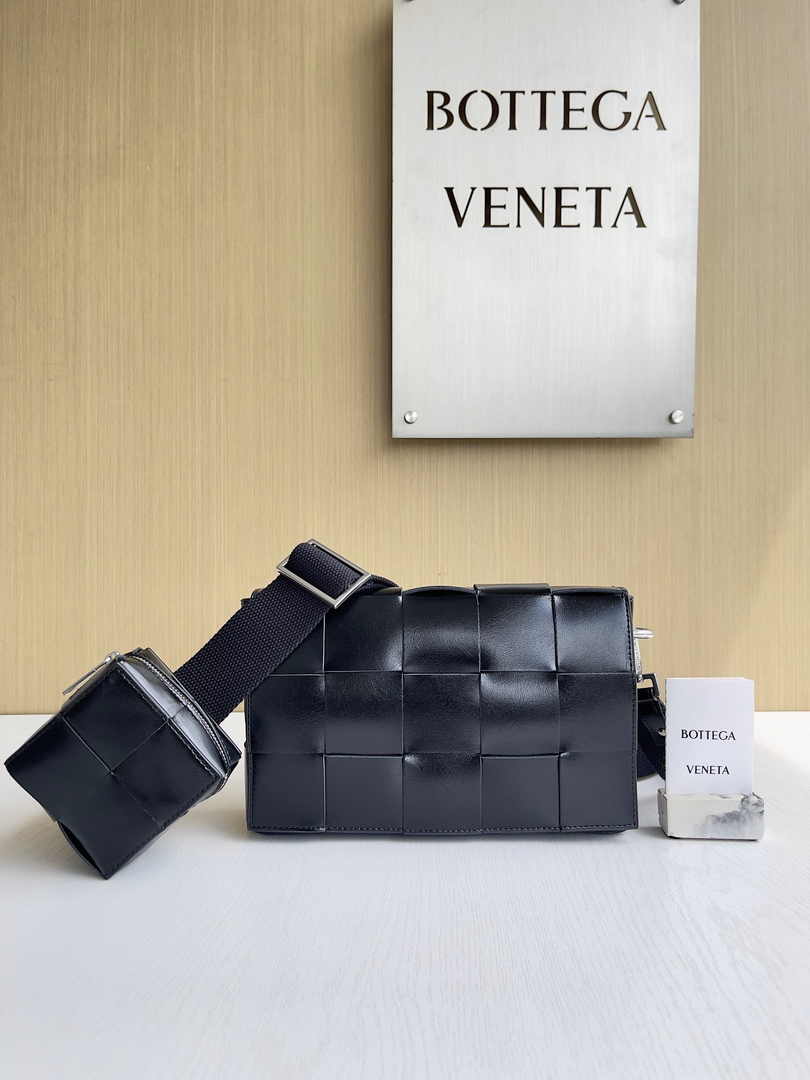 Bottega Veneta Cassette With Versatile Strap 741777 Calfskin Black
