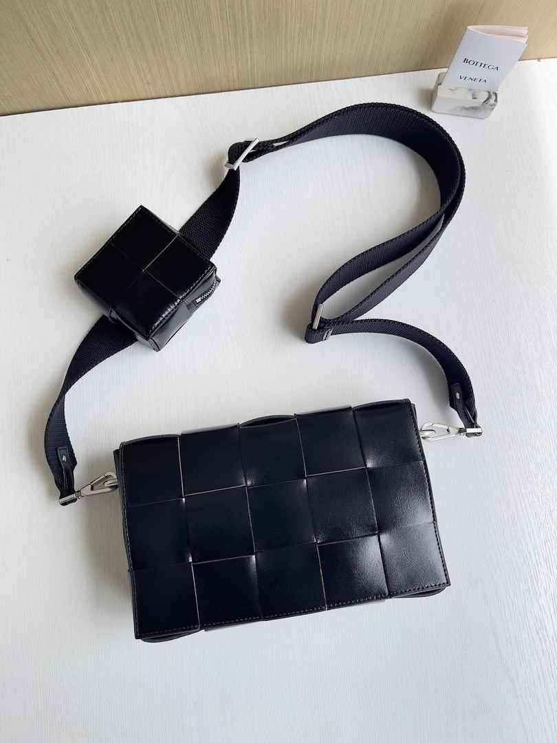 Bottega Veneta Cassette With Versatile Strap 741777 Calfskin Black