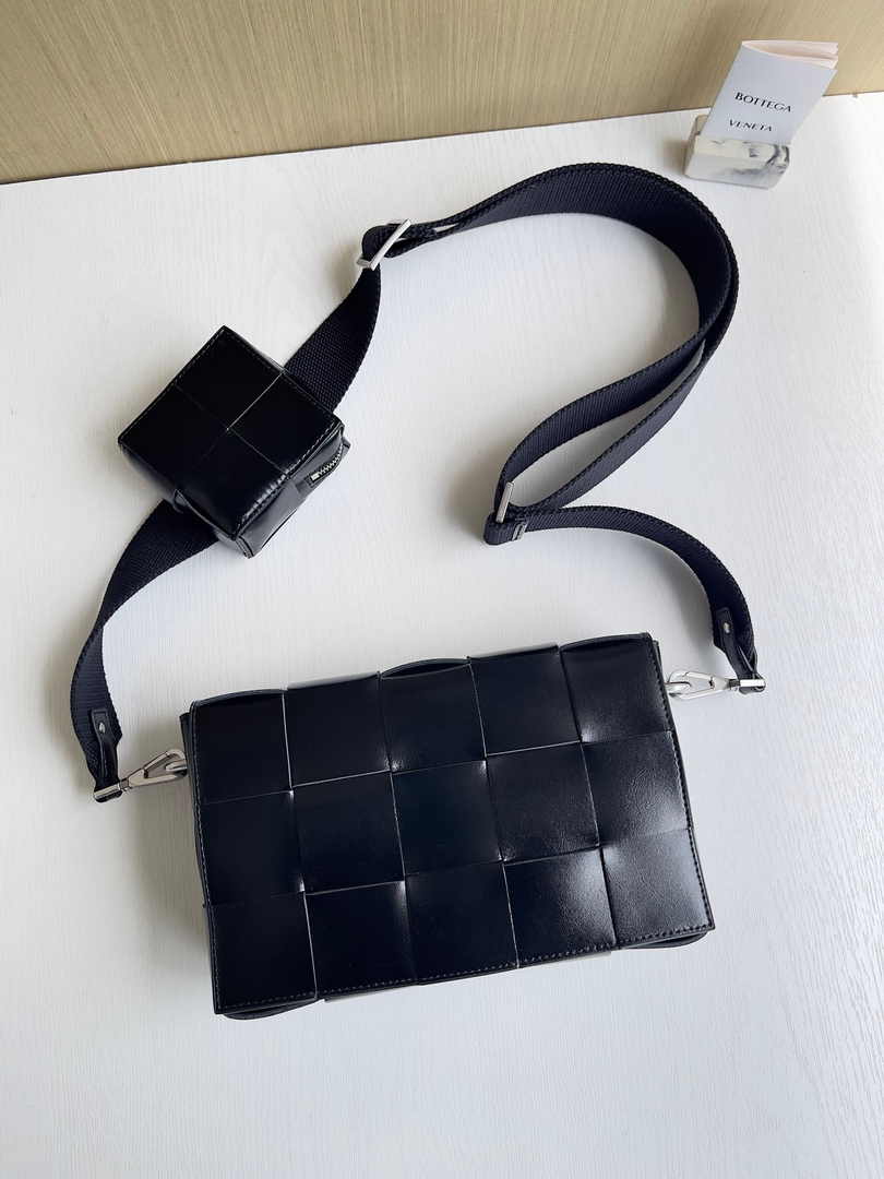 Bottega Veneta Cassette With Versatile Strap 741777 Calfskin Black