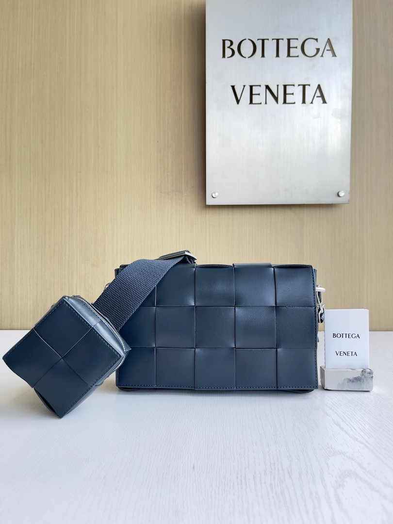 Bottega Veneta Cassette With Versatile Strap 741777 Calfskin Navy Blue