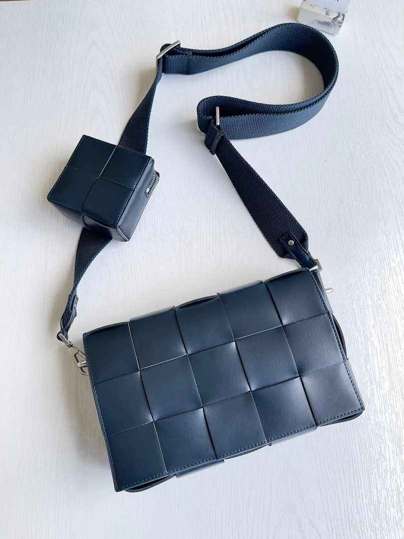 Bottega Veneta Cassette With Versatile Strap 741777 Calfskin Navy Blue