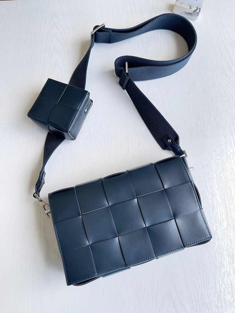 Bottega Veneta Cassette With Versatile Strap 741777 Calfskin Navy Blue