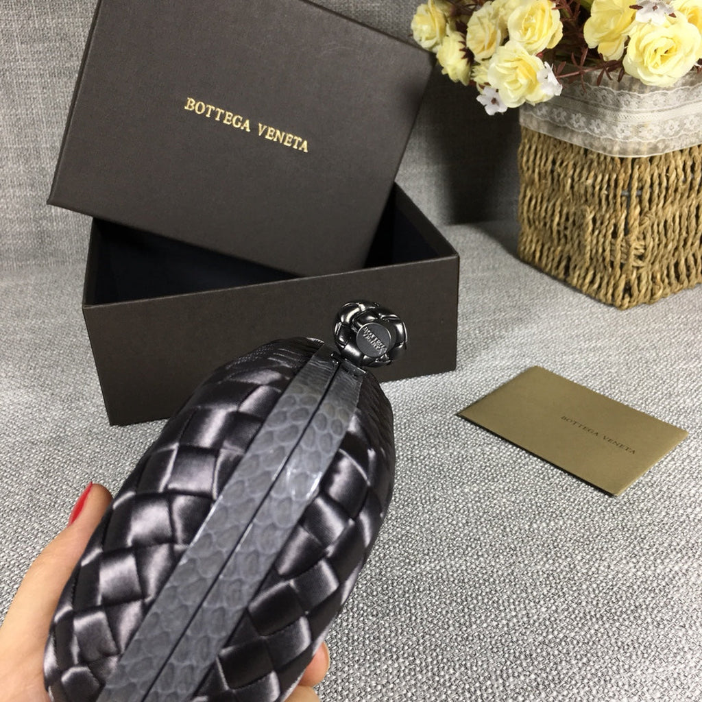 Bottega Veneta Knot 717622 Silk Silver Gray
