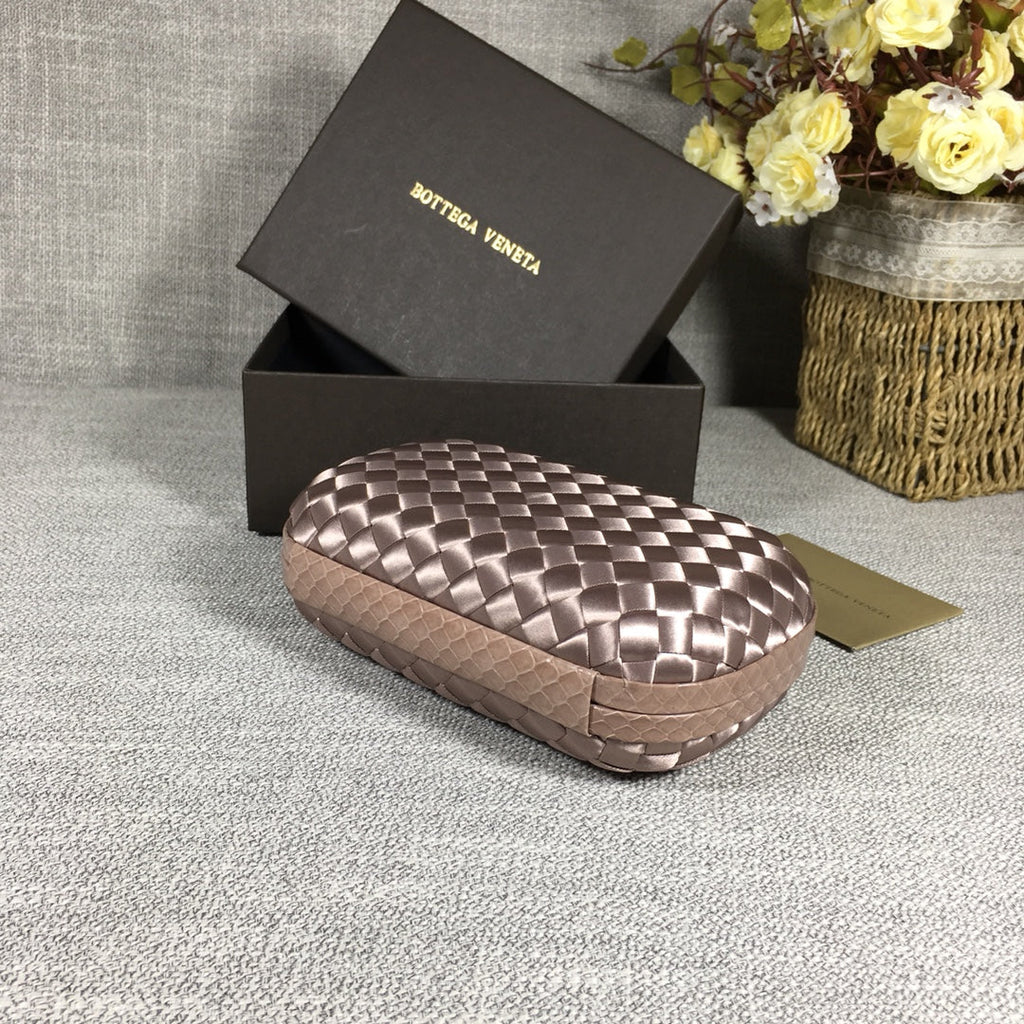 Bottega Veneta Knot 717622 Silk Beige