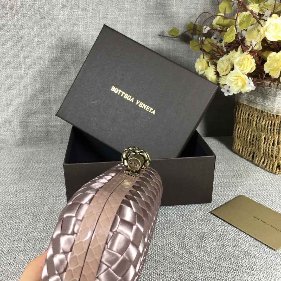 Bottega Veneta Knot 717622 Silk Beige