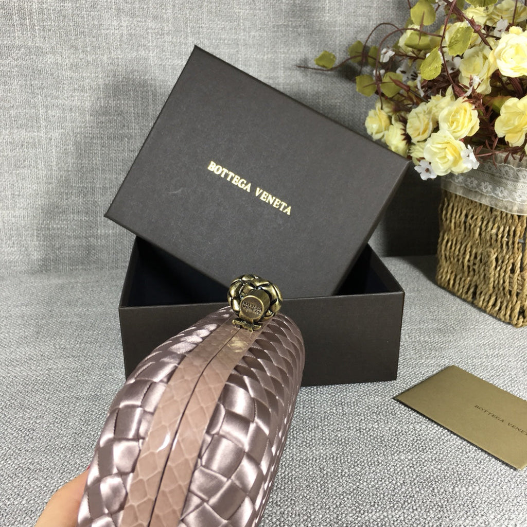 Bottega Veneta Knot 717622 Silk Beige