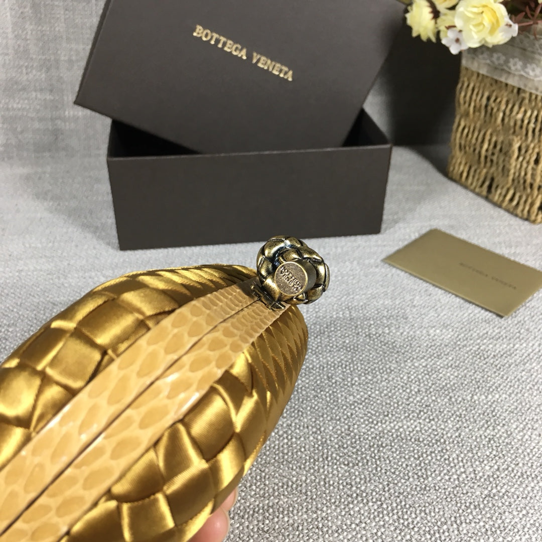 Bottega Veneta Knot 717622 Silk Gold