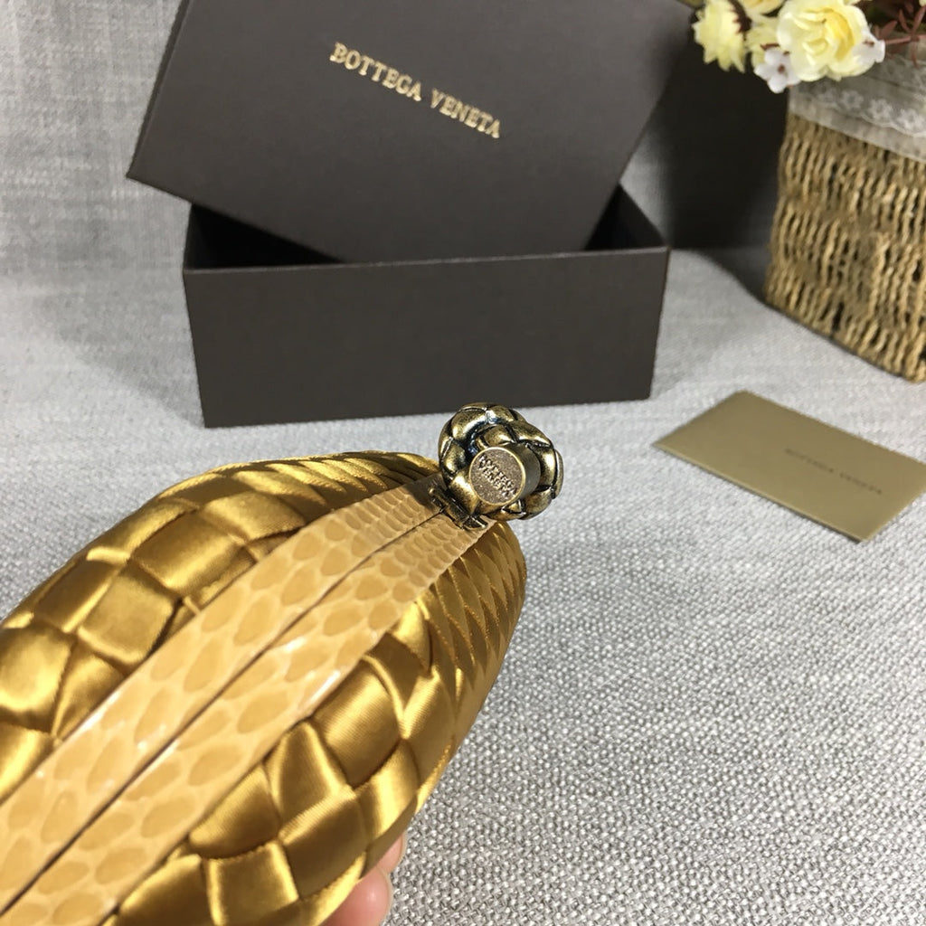 Bottega Veneta Knot 717622 Silk Gold