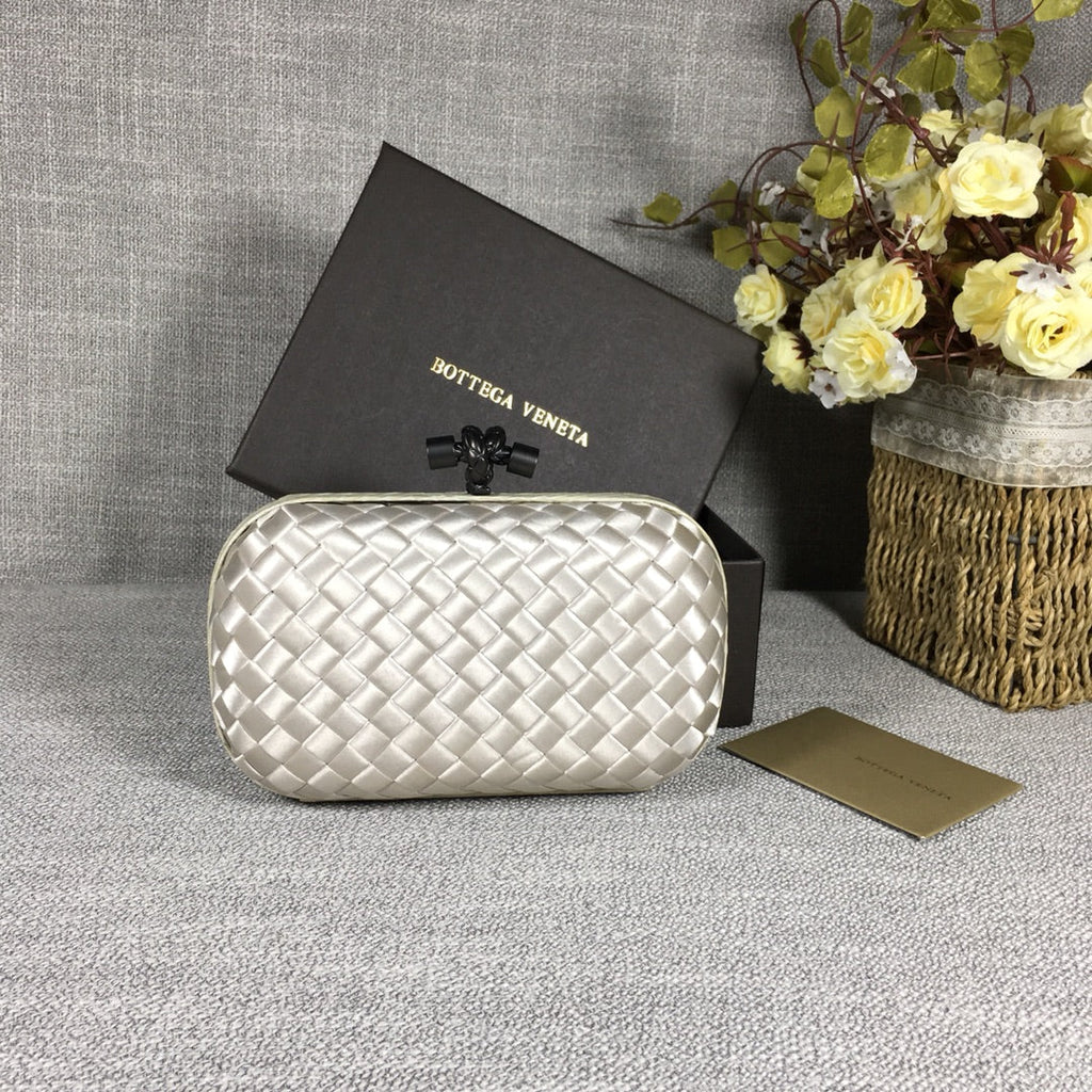 Bottega Veneta Knot 717622 Silk White