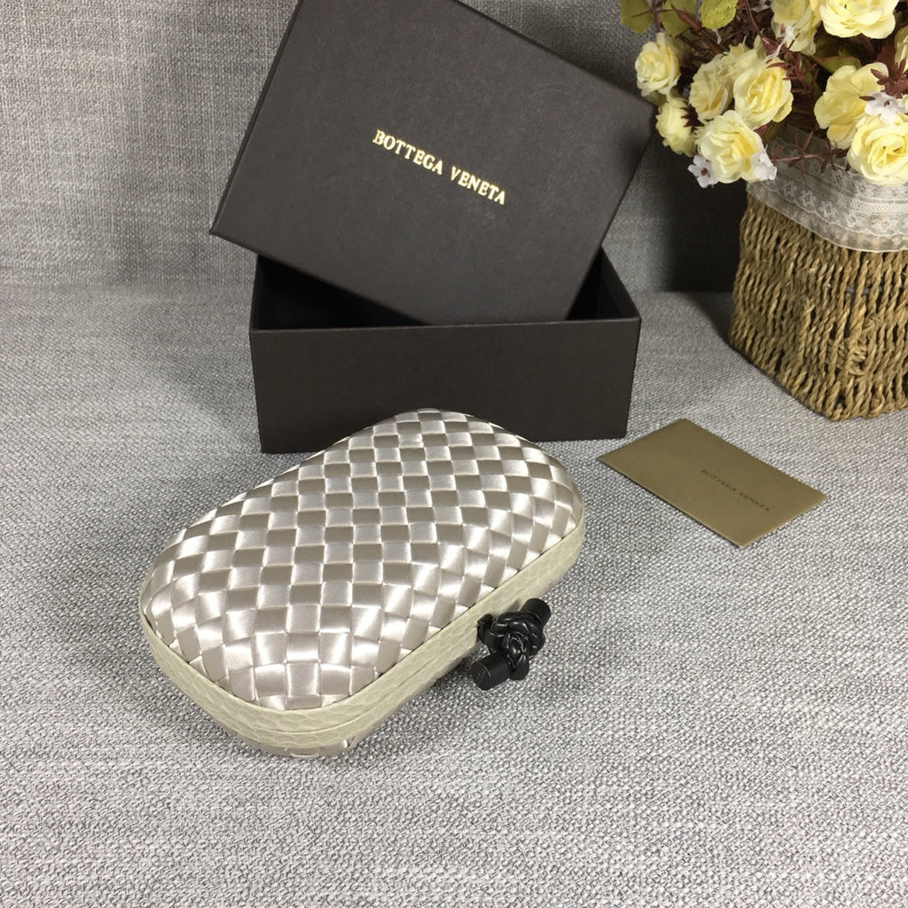 Bottega Veneta Knot 717622 Silk White