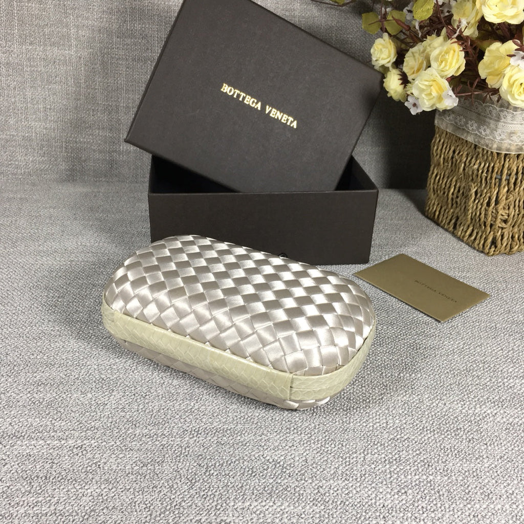 Bottega Veneta Knot 717622 Silk White