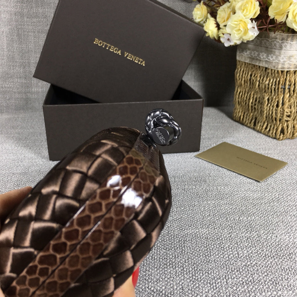Bottega Veneta Knot 717622 Silk Coffee