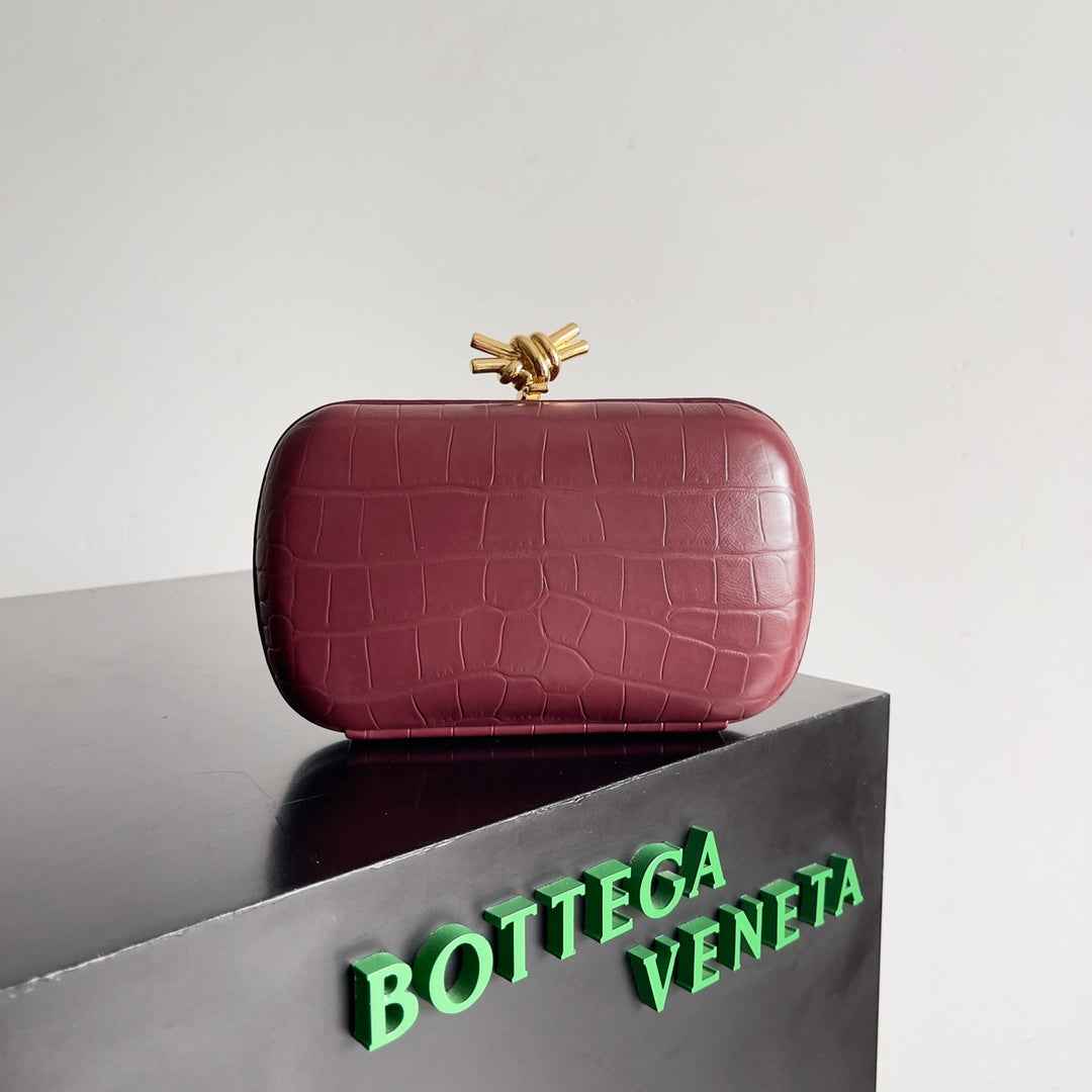 Bottega Veneta Knot  717622 Lambskin Red