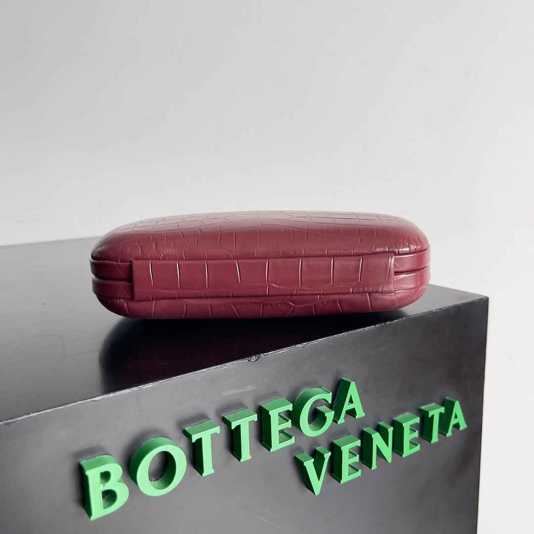 Bottega Veneta Knot  717622 Lambskin Red